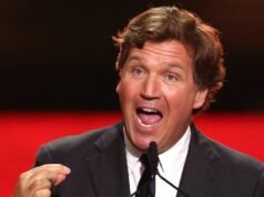 Tucker Carlson oferece clemência a Trump para atacar, teoria da chantagem flutua