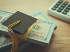 Estudantes universitários podem obter US$ 43.000 em empréstimos ao se formarem: Análise