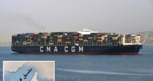 Enquanto a asfixia do Irão continua, um navio francês passa pelo Estreito de Ormuz