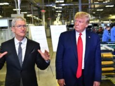 Trump elogia Tim Cook, ‘quase incomparável’, quando CEO da Apple deixa o cargo