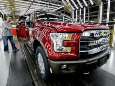 A Ford está fazendo recall de mais de 1 milhão de picapes F-150 devido a riscos de colisão relacionados a falha na mudança de marcha