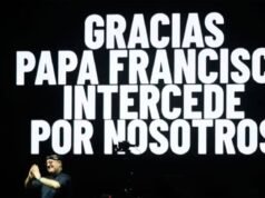 Um padre DJ faz vibrar a Plaza de Mayo com uma homenagem ao Papa Francisco