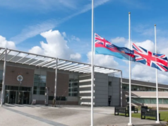 Planejadores militares multinacionais reuniram-se na Inglaterra, liderados pela Grã-Bretanha e pela França, para planejar a reabertura do Estreito de Ormuz