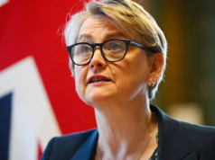 A Grã-Bretanha pressiona pela livre circulação sem restrições ou taxas no Estreito de Ormuz