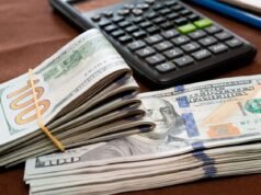 O dólar oficial caiu novamente e fechou em US$ 1.415 para venda