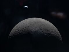 Artemis 2 descobre a Terra crescente acima da lua Foto de 10 de abril de 2026