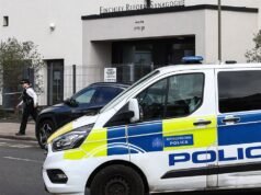 A polícia de Londres está caçando suspeitos que tentaram incendiar uma sinagoga antissemita