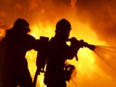 O incêndio está destruindo os históricos alojamentos das enfermeiras no hospital