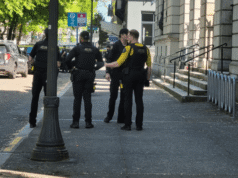 A polícia está investigando um tiroteio na manhã de domingo no noroeste de Portland que levou uma pessoa ao hospital