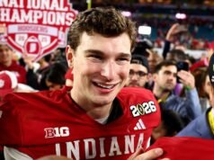 O escolhido número 1 do draft da NFL, Fernando Mendoza, está comemorando com a família em casa