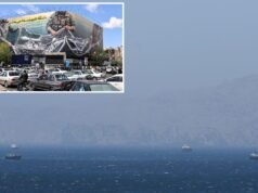 O Irão ameaçou ‘destruir’ navios que atravessassem o Estreito de Ormuz apesar do acordo de cessar-fogo