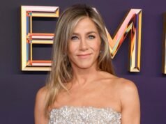 Jennifer Aniston, 57, confia neste hidratante colorido para embaçar a pele da marca que Bella Hadid, 29, usa