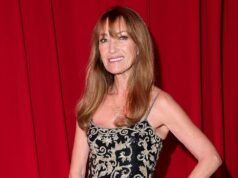 Jane Seymour aproveita férias no Havaí com a filha e os netos