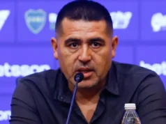 Santos BOCA JUNIORS Procurando El Intransigente O jogador do Boca não desiste.