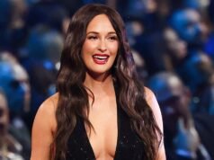 Kacey Musgraves afirma ter visto orbes de OVNIs seguindo seu avião