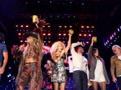 Lainey Wilson traz Riley Green ao palco após o corte do set do Stagecoach