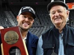 Bill Murray comemora com seu filho Luke enquanto UConn avança para a Final Four