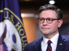 Legisladores aprovam extensão de curto prazo dos poderes de vigilância de Trump