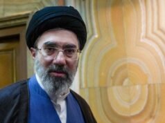 Adiamento do funeral de Khamenei pelo Irã indica medo do regime, diz analista