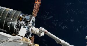 Enorme nave de carga Northrop Grumman Cygnus XL chega à estação espacial