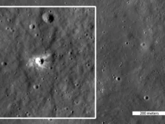 Algo atingiu a lua e deixou uma cicatriz nova e brilhante