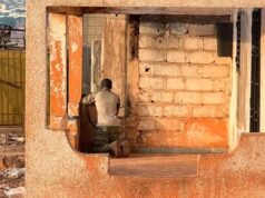 Homens armados do Mali lançaram ataques simultâneos dentro e fora da capital Bamako