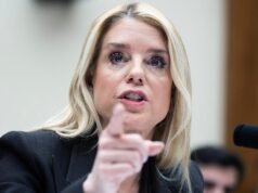 Jonathan Turley: Trump despede Bondi enquanto novas investigações, democratas se preparam para política de retaliação