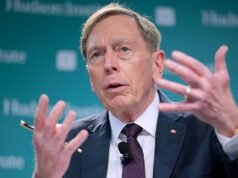 Ex-comandante do CENTCOM alerta contra operações terrestres ‘perigosas’ dos EUA para apreender urânio do Irã