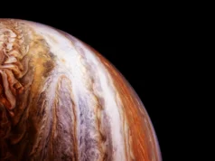 Cientistas chocados quando o JWST descobre nuvens de gelo em um enorme planeta alienígena