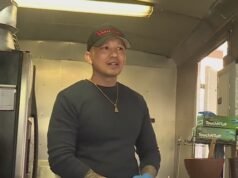 Khao Nu fechando um food truck perto da PSU depois que o proprietário foi detido pelo ICE