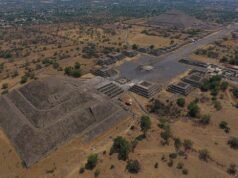 Turista morto e outros feridos depois que homem armado abriu fogo em um marco antigo