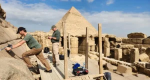 Vazio oculto descoberto na pirâmide de Menkaure sugere entrada secreta