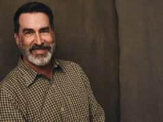 O ator Rob Riggle revela informações do FBI que o levaram a se juntar à Marinha