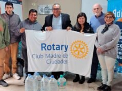 ADUNSE e Rotary Madre de Cities distribuem água potável para famílias afetadas pelas enchentes em Los Telares