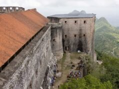 Pelo menos 30 foram mortos fora do Haiti