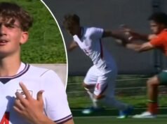 UAU! O gol sensacional de Dowman pela Inglaterra Sub-19 com uma corrida do seu próprio meio-campo!