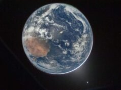 Astronautas da Artemis 2 veem a Terra pelo espelho retrovisor em 3 de abril de 2026