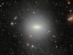 Foto do universo usando um sombrero galáctico em 29 de abril de 2026