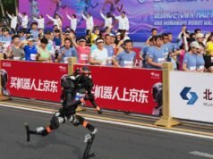 Robô humanóide passa correndo por humanos: NPR