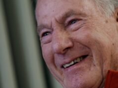 Jim Whittaker, primeiro americano a escalar o Monte Everest, morre aos 97: NPR