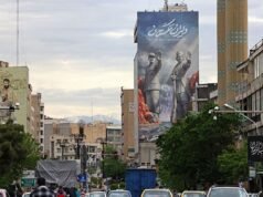 Negociações de paz em dúvida enquanto EUA apreendem navio iraniano: NPR