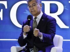 Os principais candidatos a governador da Califórnia estão sendo debatidos esta noite à medida que as primárias se aproximam