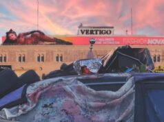 O artista Sayre Gomez fala sobre sua pintura “Vertigo” na Galeria David Kordansky