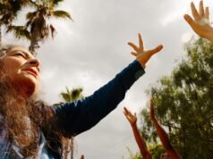 8 eventos de bem-estar gratuitos em Los Angeles em maio com ioga, música, banhos sonoros e muito mais