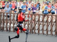 Robô chamado Lightning vence corredores humanos e quebra recorde da meia maratona em Pequim