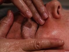 Você sofre de cansaço visual digital ou olhos secos? Uma massagem de “cuidado com o globo ocular” pode ajudar.