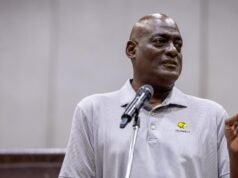 O grande Michael Cooper do Lakers foi apresentado como técnico do Cal State LA