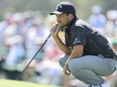 Xander Schauffele salva par após bola cair na bolsa de torcedor no Masters
