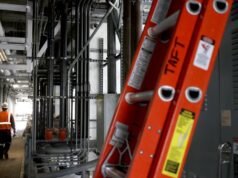 ‘Você é um mentiroso.’ Por que o maior boom da construção do mundo atingiu um muro na Califórnia?