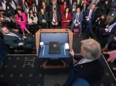 Trump ameaçou pontes e usinas de energia do Irã na terça-feira ao cumprir o prazo